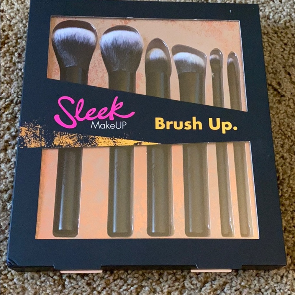 Sleek makeup Brushes